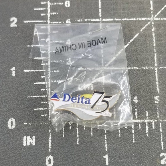 2004 Delta Air Lines 75th Anniversary Enamel Pin Advertise Aviation White... - Picture 2 of 5